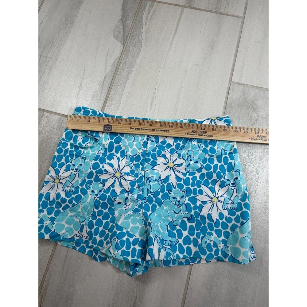 Lilly Pulitzer Blue White Floral Animal Print Shorts Size 8 Cheetah Pebble
